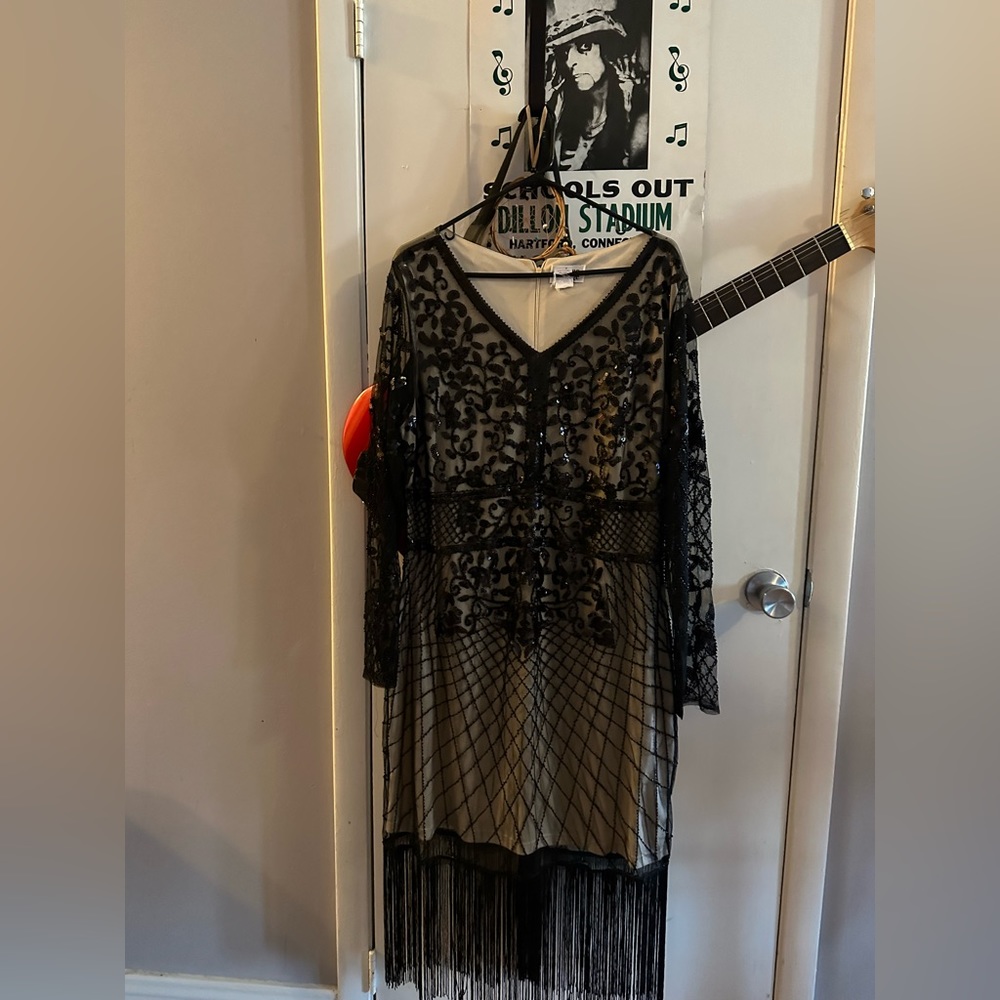 Size 16 /XL  Flapper dress in black !